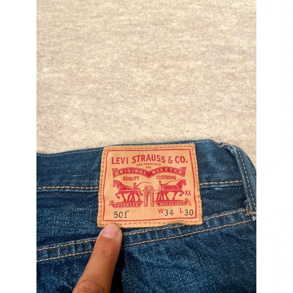 Vintage Levi's 501 Original Fit Jeans Men 34x30 Blue Whiskering Denim Button Fly